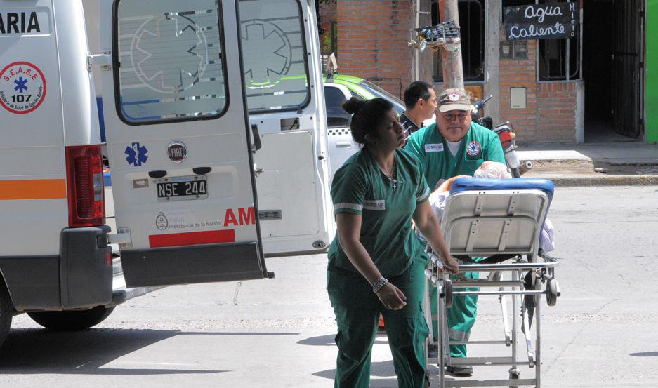 Gitana le clavoacute una jeringa en la espalda a un agente de la policiacutea