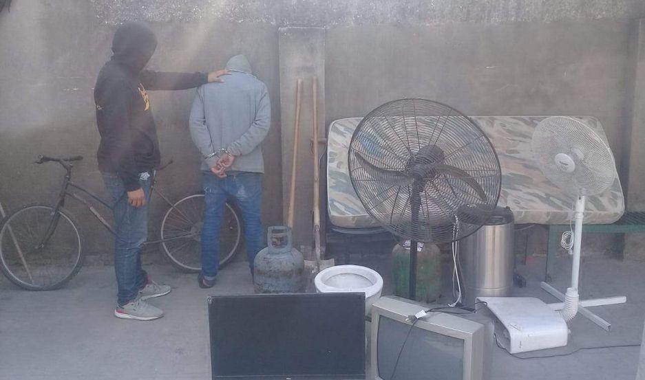 Apresan a un supuesto ladroacuten y secuestran numerosos elementos