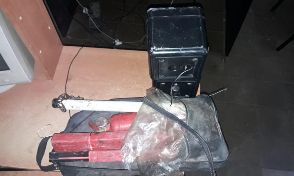 Friacuteas- atrapan a tres ladrones que robaban en autos