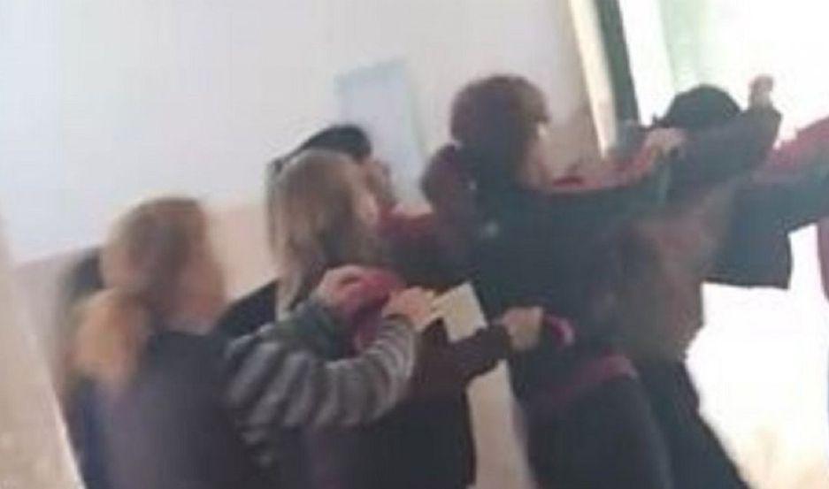 VIDEO  Un grupo de madres le dio una paliza a un docente acusado de abuso sexual
