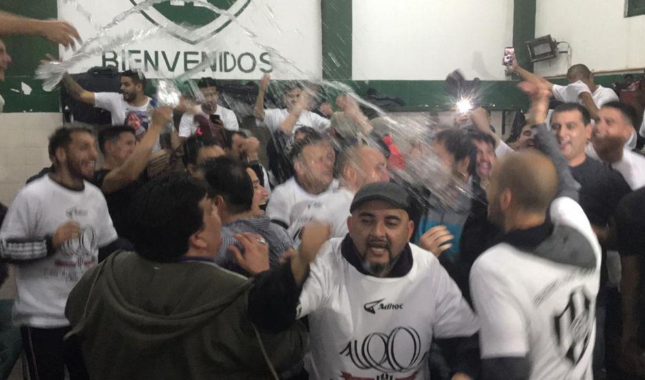 VIDEO Felicidad y locura- asiacute se festejoacute el ascenso en el vestuario