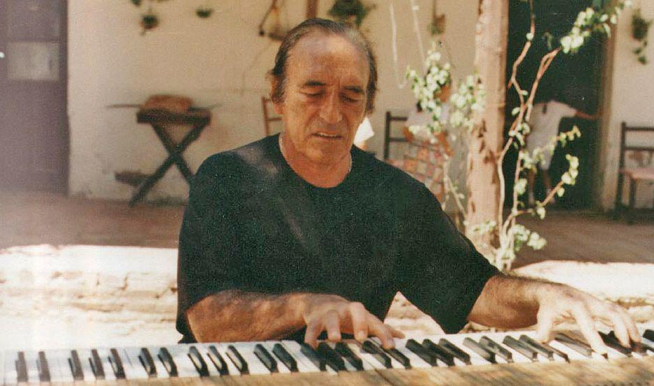 ldquoLos secretos de un pianistardquo la vida de Miguel Aacutengel Estrella