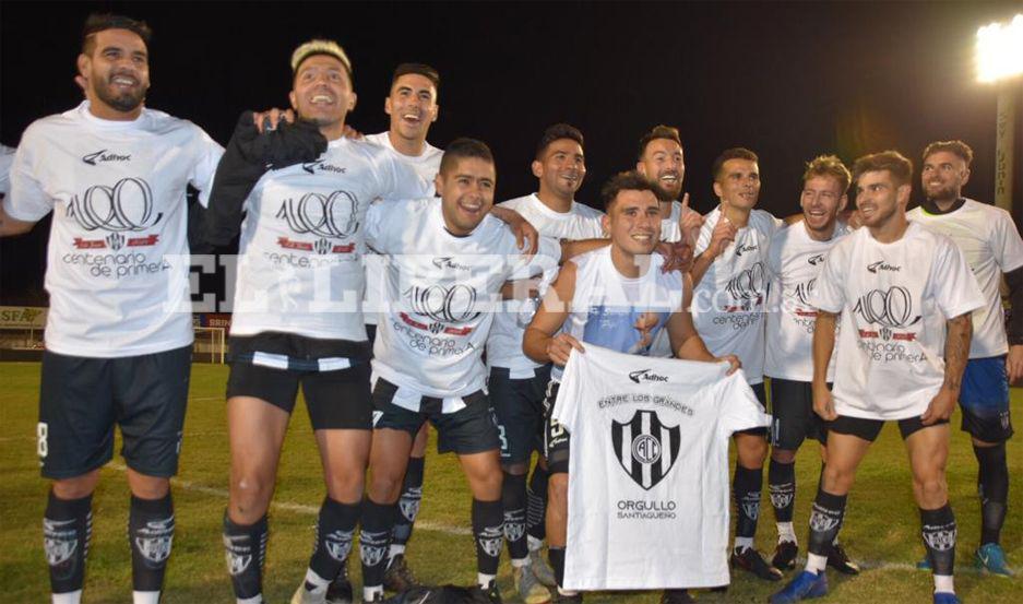 Los héroes del ascenso llegan a Santiago este domingo a la mañana