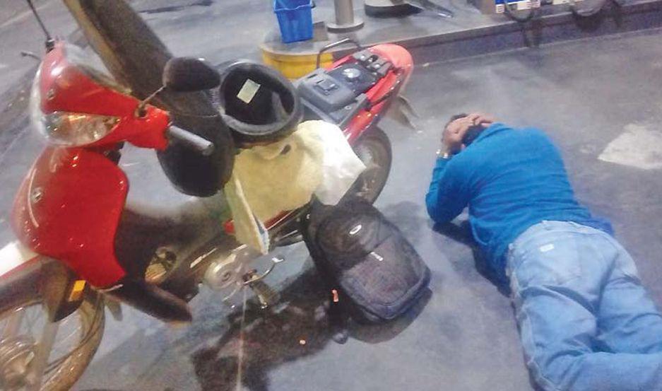 Fue a cargar nafta le cayoacute el arma que teniacutea en la ropa y salioacute un disparo que por fortuna no hirioacute a nadie