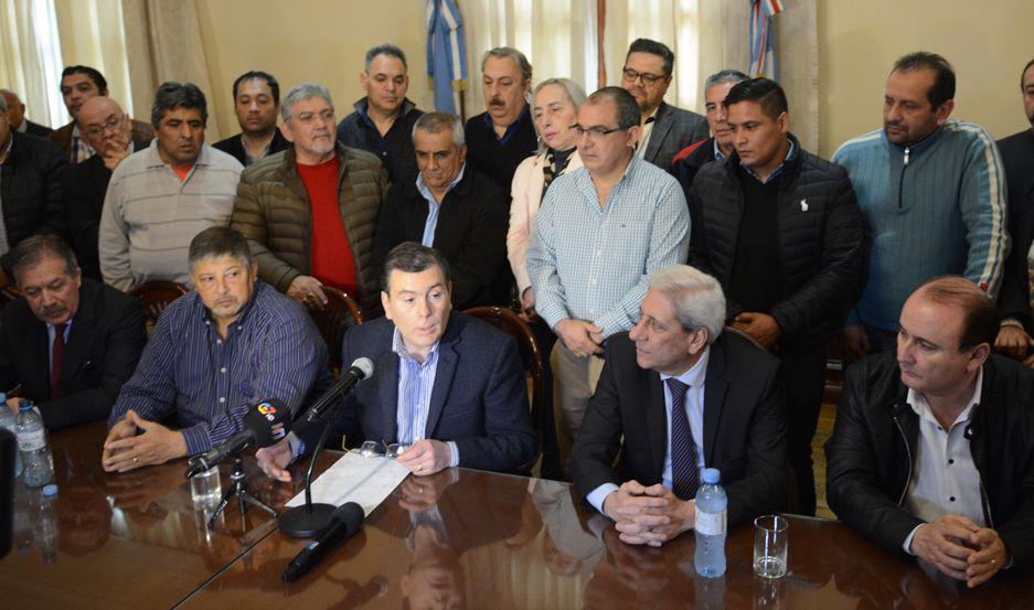 Zamora anuncioacute pago de 8000 a estatales el 19 de julio como anticipo del bono de fin de antildeo