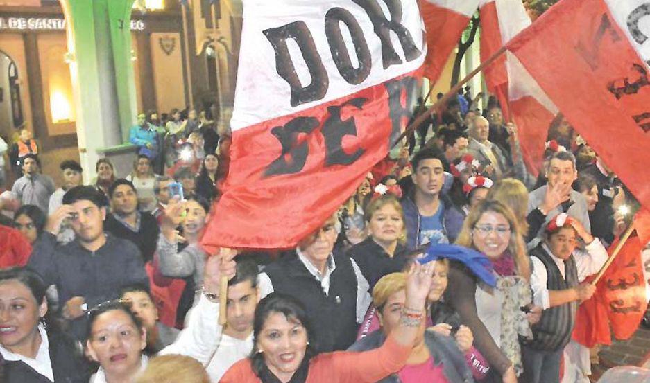 Santiago le ofrecioacute nuevamente un masivo recibimiento a CFK