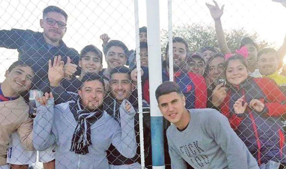 Exequiel Palacios de River visitoacute Sumampa por una promesa a la Virgen