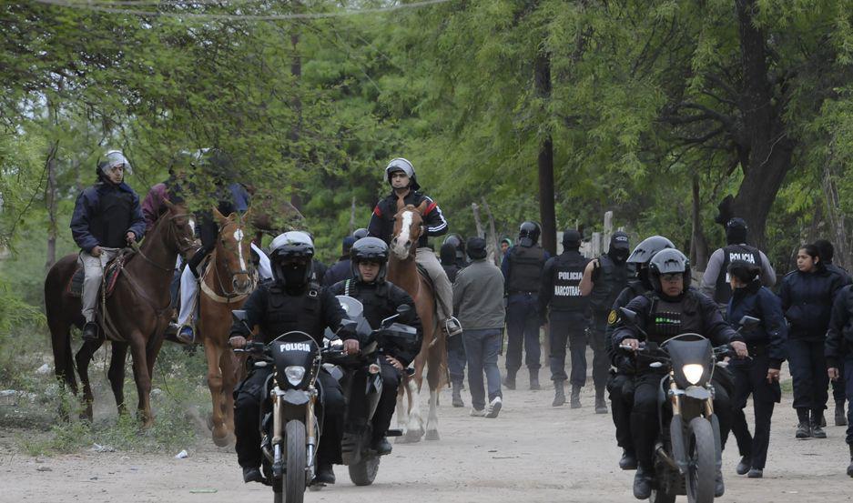 Allanamientos y ldquobarridosrdquo en el Bdeg 8 de Abril en busca del homicida de ldquoTitirdquo Pintos