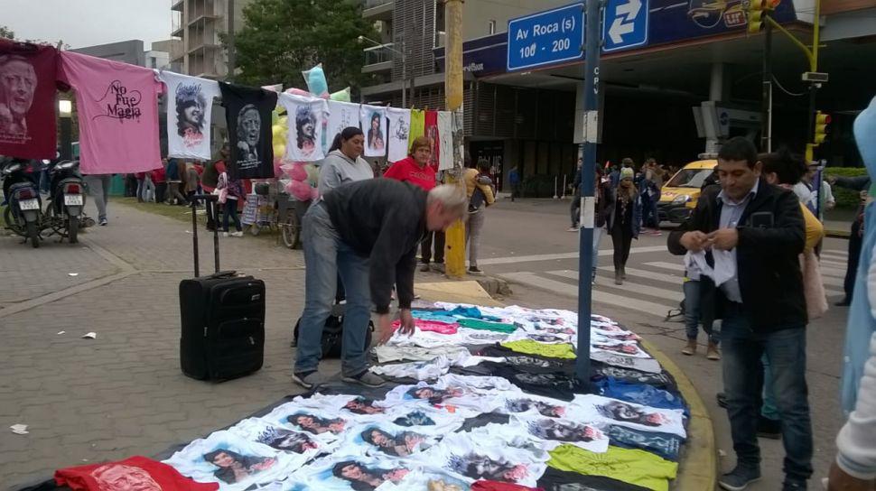 Militantes y simpatizantes de CFK le pusieron color a las afueras del Foacuterum