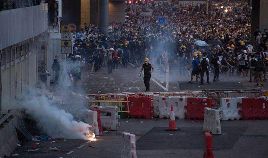 Violencia en las calles de Hong Kong por extradicioacuten a China