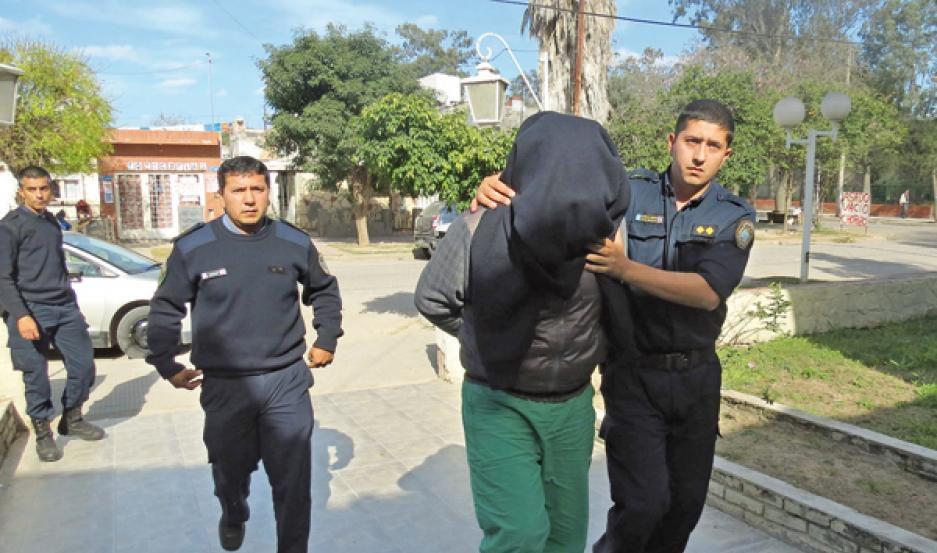 Detienen a un policiacutea por una nueva defraudacioacuten con servicios adicionales