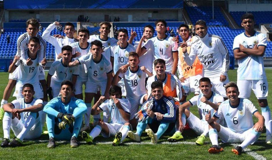 VIDEO  Con una gran actuacioacuten del bandentildeo Zeballos Argentina gritoacute campeoacuten