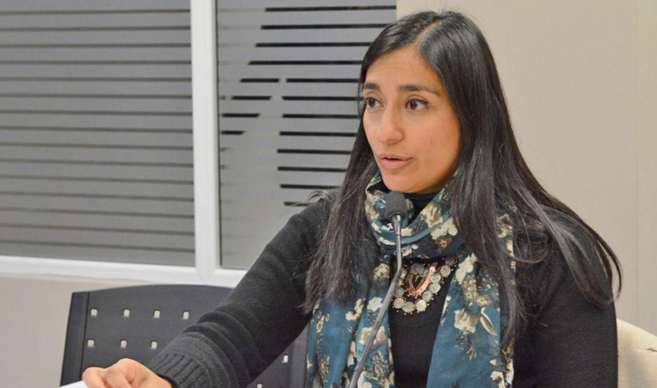 Gendarme torturoacute a golpes a  su par la arrastroacute por el piso  y la amenazoacute con un cuchillo