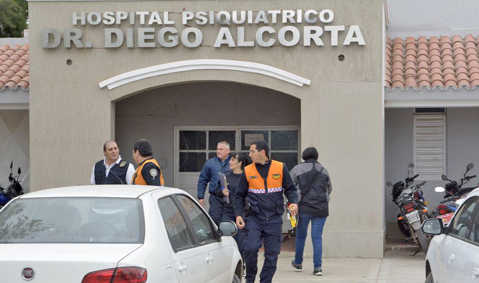 Cansada de sufrir bullying alumna intentoacute arrojarse por la ventana del colegio