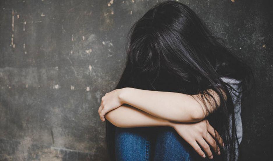 Preso por atacar a su hija con un palo de escoba y destrozar el teleacutefono de su pareja