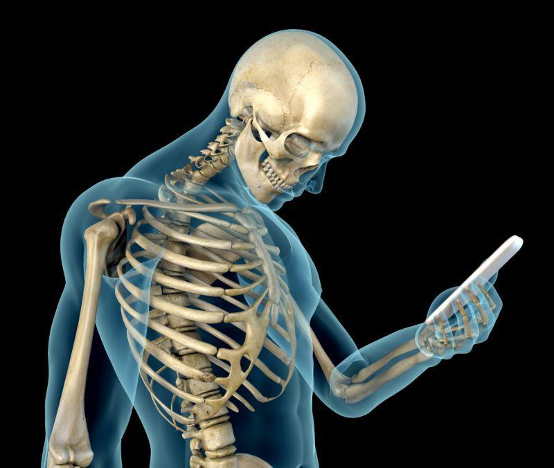 Increiacuteble- El esqueleto humano esta modificandose a causa del uso del teleacutefono celular
