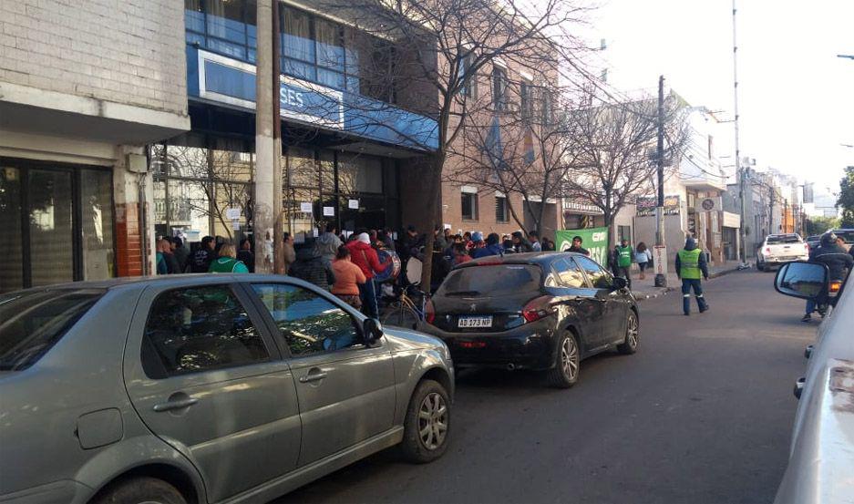 Anses- delegados realizaron una protesta y el traacutensito se tornoacute un caos