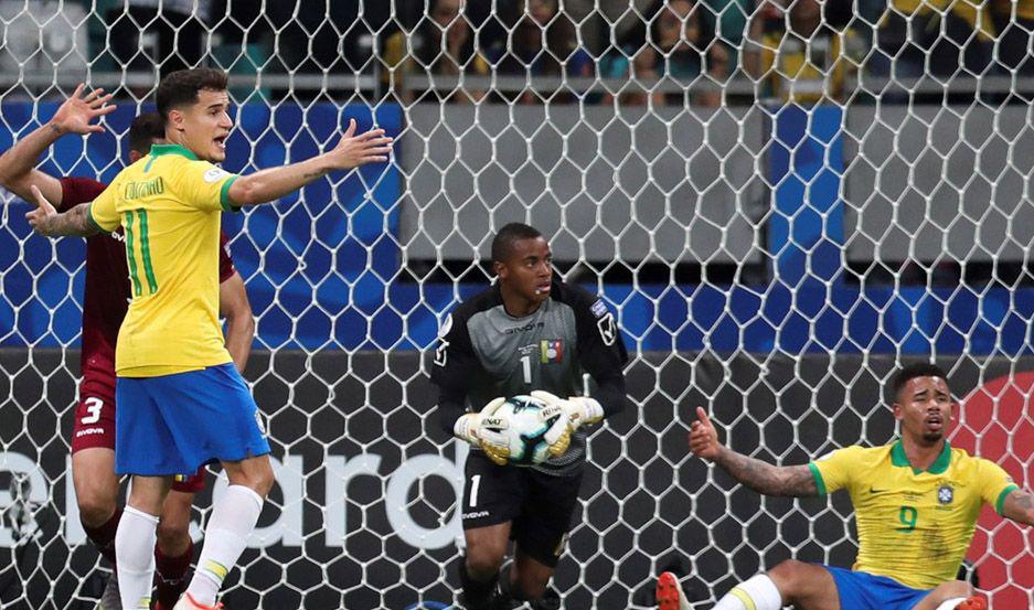 El Var le anuloacute dos goles a Brasil que terminoacute igualando en cero ante Venezuela
