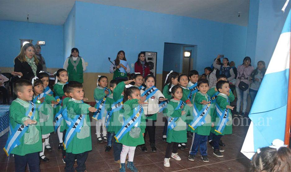 Jardineritos del interior choyano prometieron cariño a la Bandera Nacional
