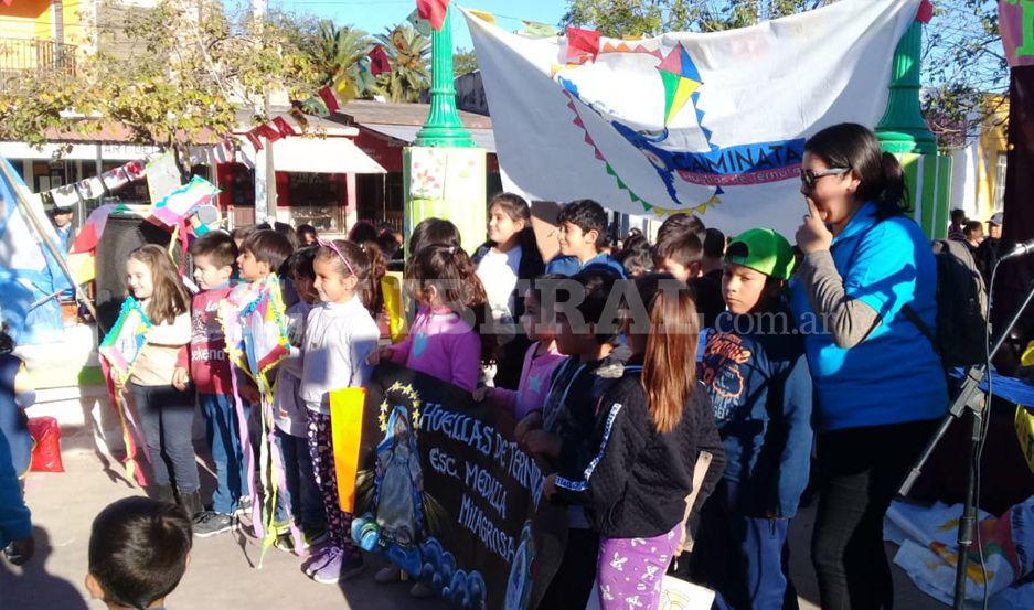 La caminata ldquoHuellas de Ternurardquo reunioacute a cientos de personas en Antildeatuya