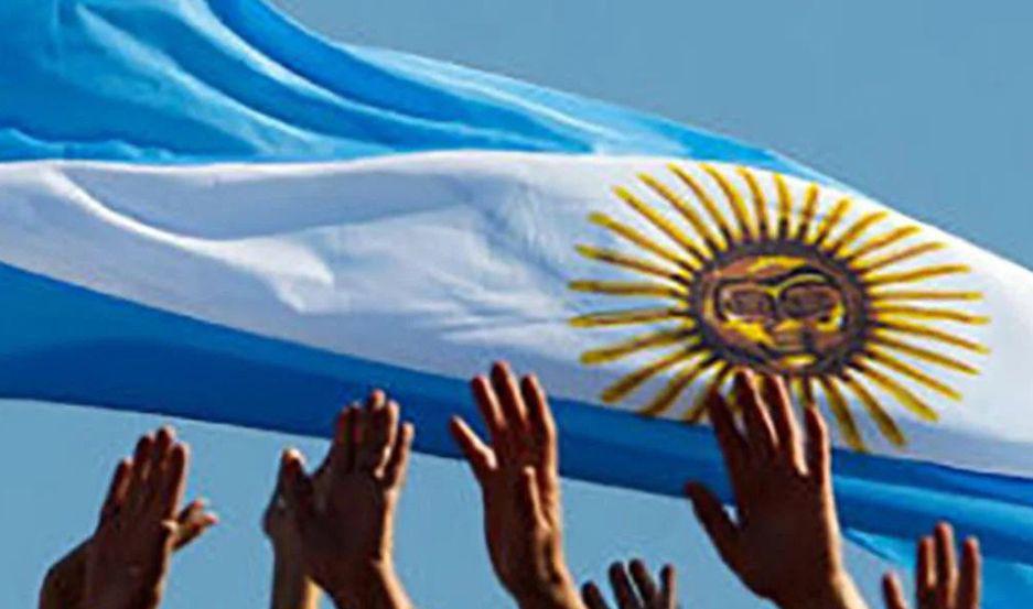 iexclEs nuestra bandera argentinos