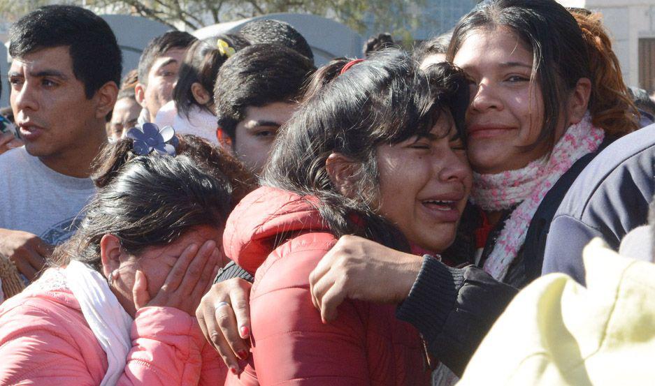 Los padres enmudecidos e impotentes ante la adolescente sin vida