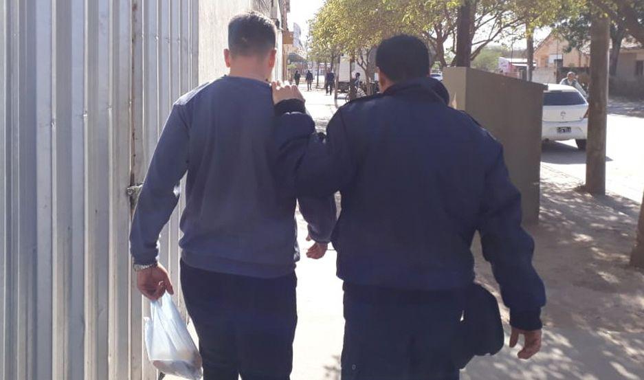 Cayoacute en plaza sujeto que acosaba a menores de 13 antildeos y les ofreciacutea hasta 3000 por sexo oral