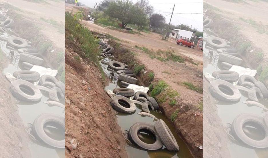 El municipio de Añatuya detectó obstrucción en desagües con neumticos