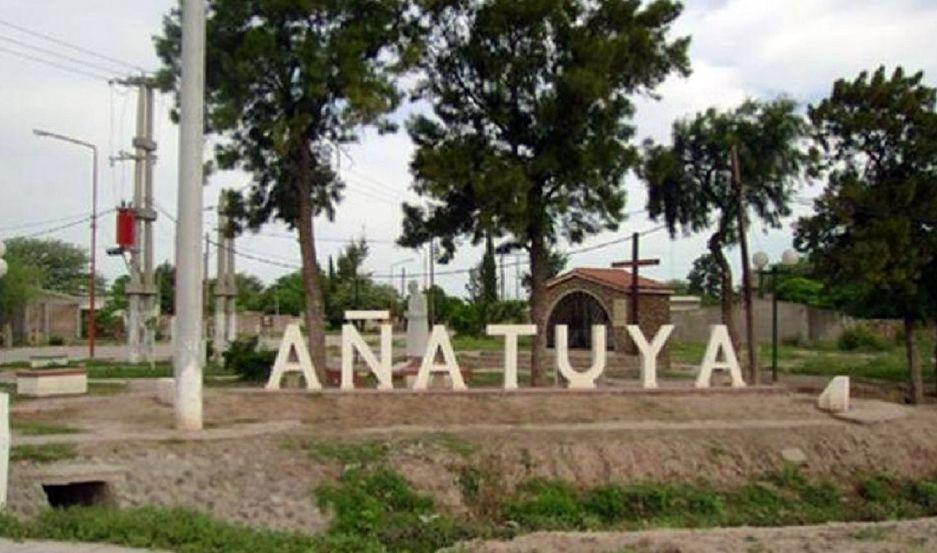 Hijo de jueza santiaguentildea fue atacado cuando saliacutea de una fiesta