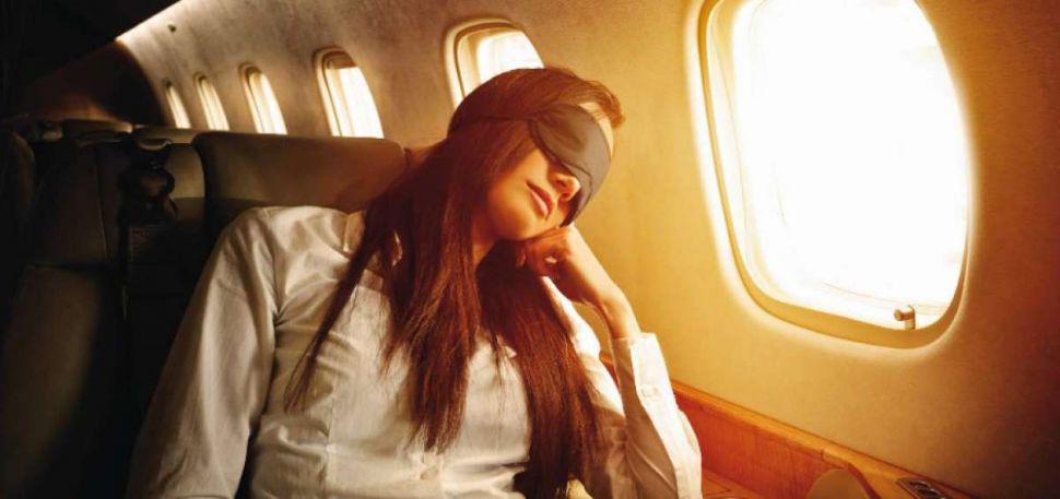 Se duerme durante un vuelo y despierta encerrada en el avioacuten