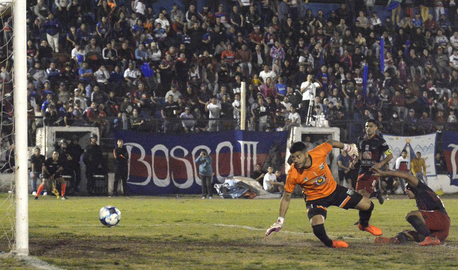 Guumlemes goleoacute a Achirense y logroacute el ansiado ascenso