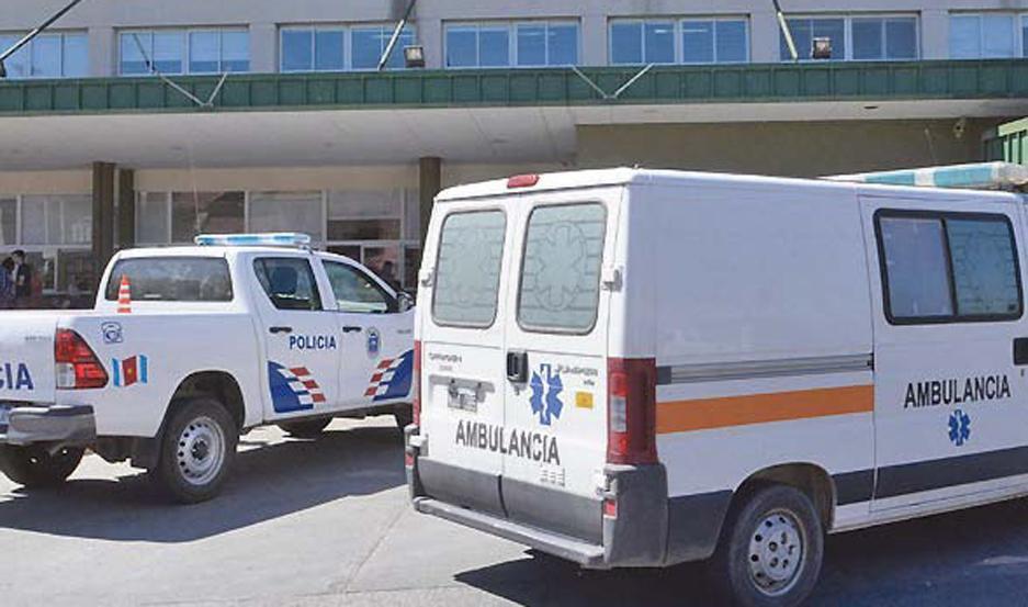 Paroacute su moto esperando el semaacuteforo y dos joacutevenes lo apuntildealaron en la pierna