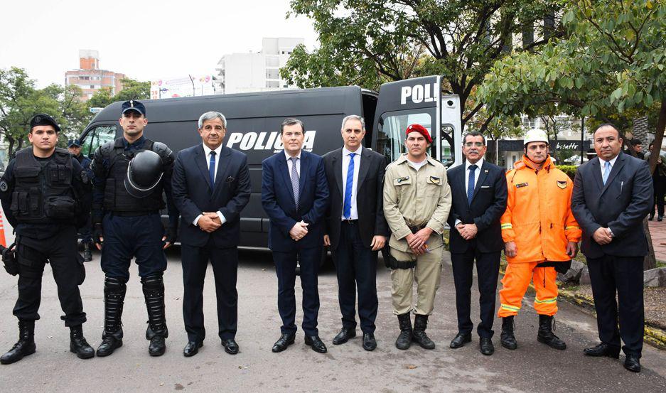 Zamora entregoacute nuevos vehiacuteculos destinados a la Policiacutea de la Provincia
