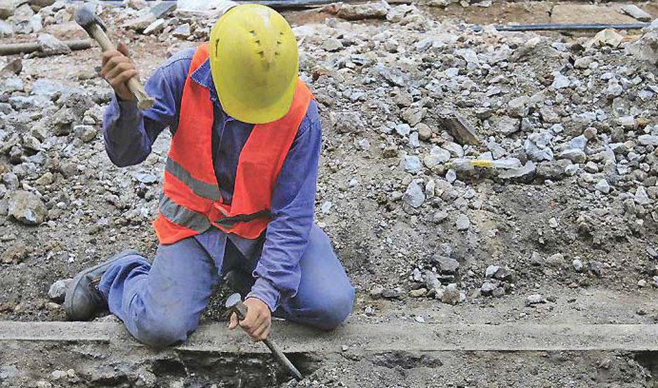 En el paiacutes se pierde un empleo en blanco cada dos minutos