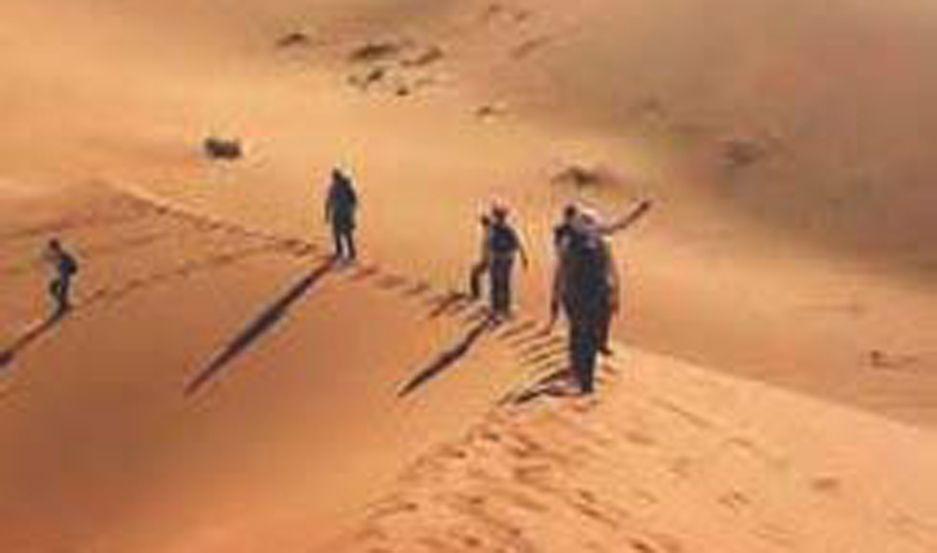 Rescatan a 20000 migrantes abandonados en el desierto de Sahara