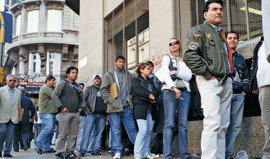 El impacto de la crisis aumentoacute un 66-en-porciento- la cantidad de gente con problemas de empleo en Santiago