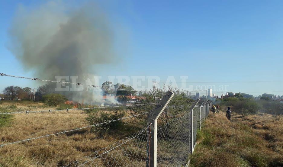 Un principio de incendio alteroacute la calma en el barrio Autonomiacutea