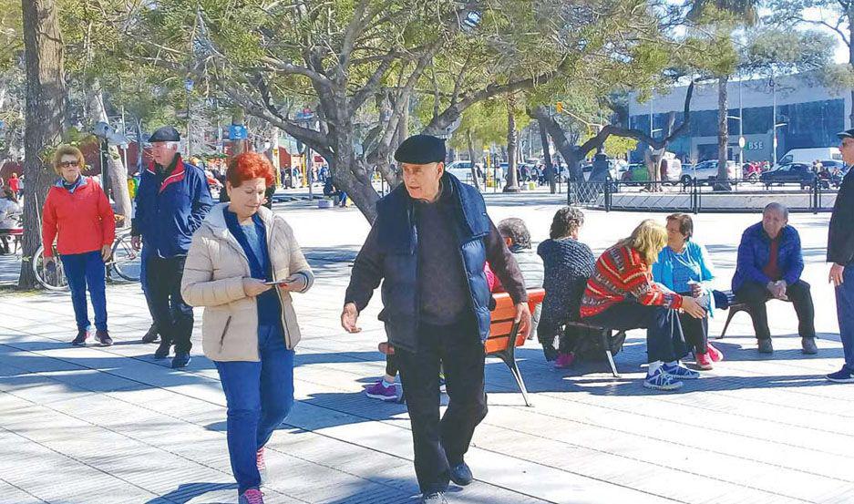 El diacutea no laborable del lunes 8 seraacute solo para la administracioacuten puacuteblica y para la educacioacuten