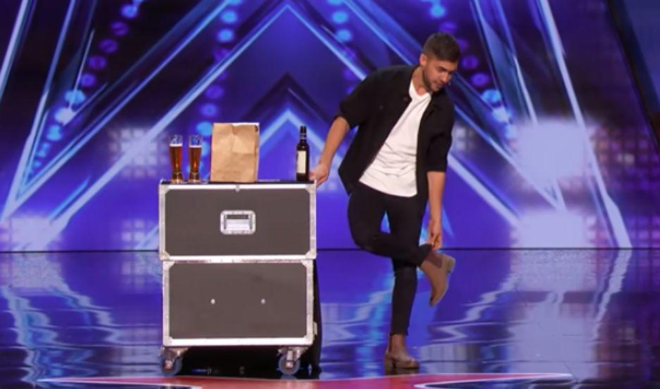 VIDEO  Un mago es furor en el mundo con su truco para hacer aparecer cerveza