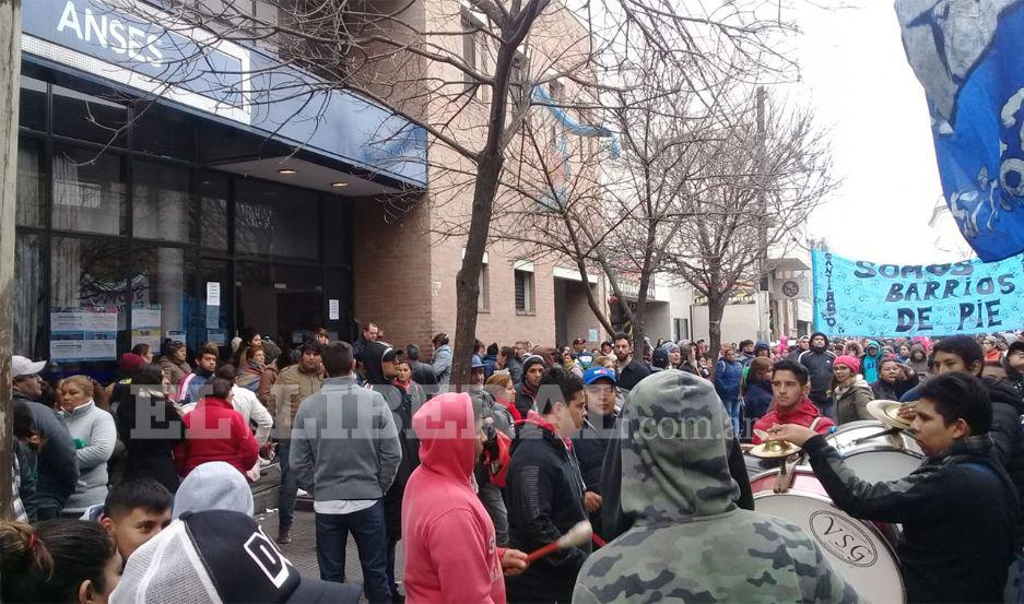 Agrupaciones sociales protestaron frente a Anses