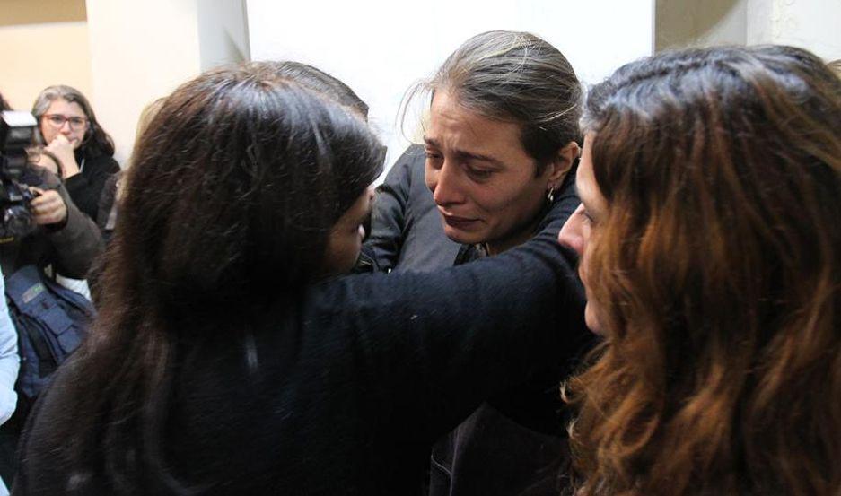 Condenan a prisioacuten a la chica detenida mientras se besaba con su esposa