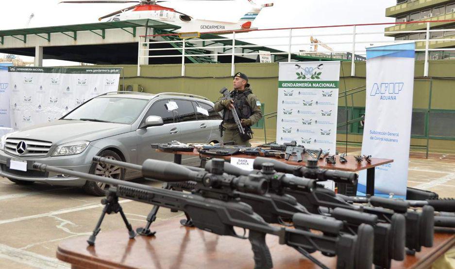 Hay un santiaguentildeo proacutefugo por el traacutefico internacional de armas integrante de la megabanda