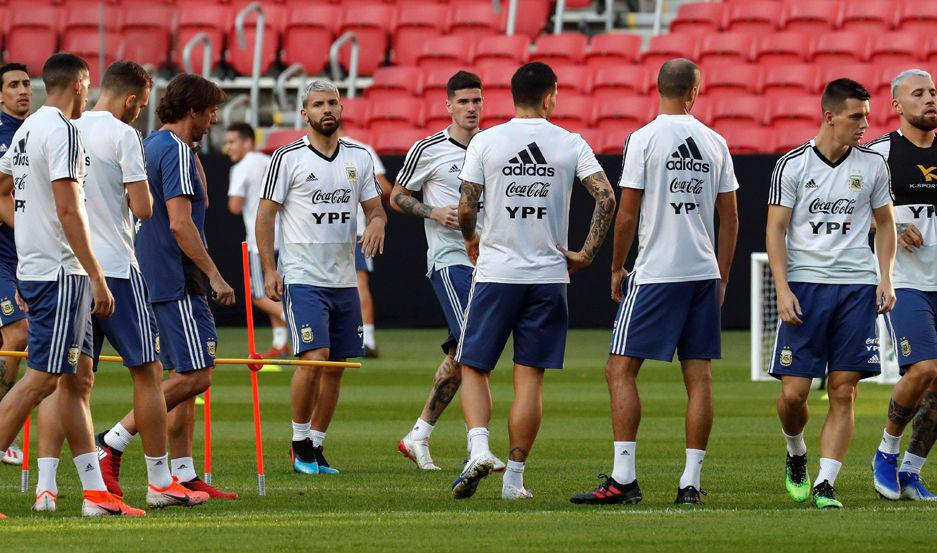 La Seleccioacuten tiene la cabeza en Brasil y iquestScaloni repetiraacute el 11 por primera vez