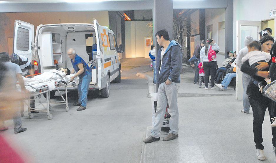 Adulto y nintildeo terminan fracturados por choque frontal de motocicletas