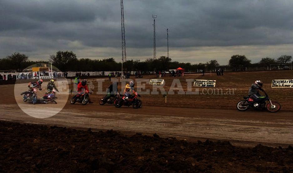 VIDEO Dos terribles caiacutedas durante el motociclismo de oacutevalo en Colonia Dora