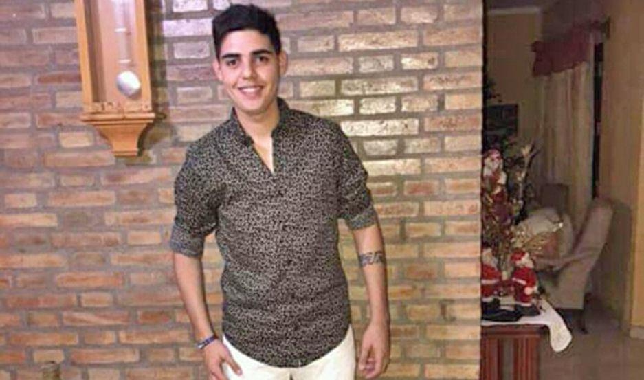 Encontroacute a su hermano dentro de una 4 x 4 con  un disparo en la boca e investigan la tragedia