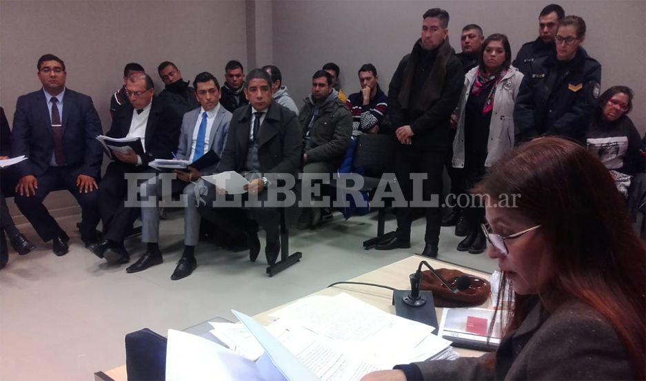 Excarcelan a 7 de los policiacuteas involucrados en la muerte de Silvia- Abraham continuaraacute preso