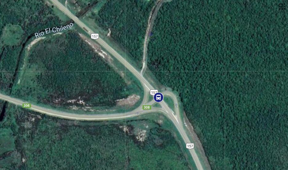 Asiacute es el cruce en doacutende volcoacute el micro con jubilados