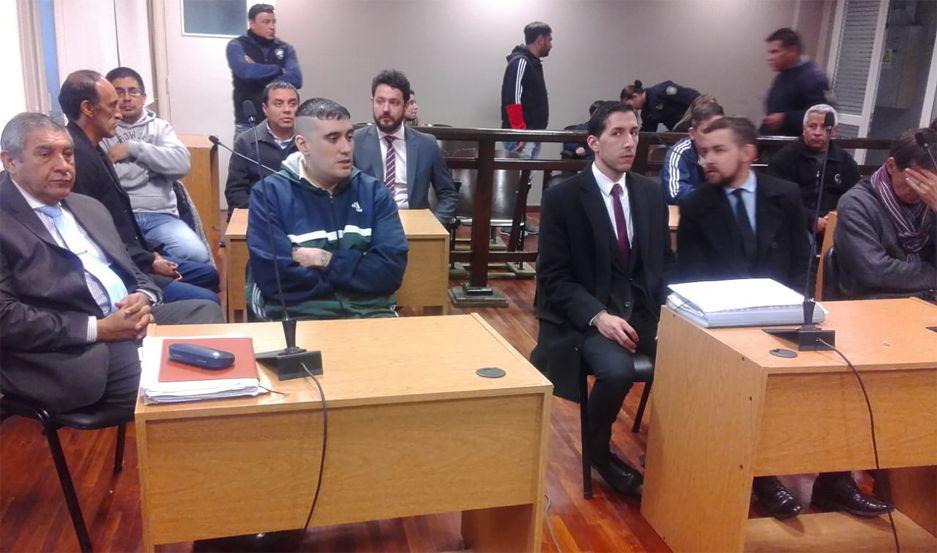 Condenan a cuatro portentildeos y dos  santiaguentildeos por malogrado asalto