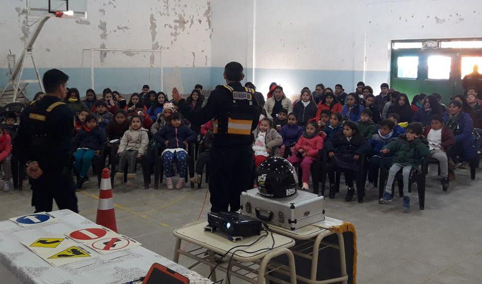 Brindaron talleres de seguridad vial en las escuelas de Colonia Dora